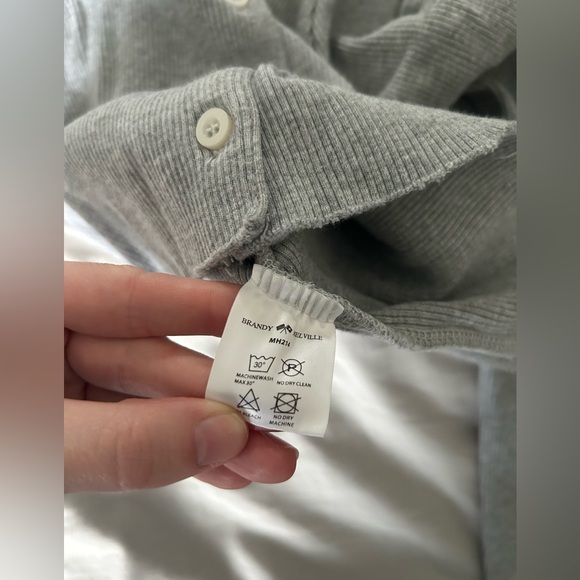 Brandy Melville Cropped Long Sleeve - Picture 5 of 10